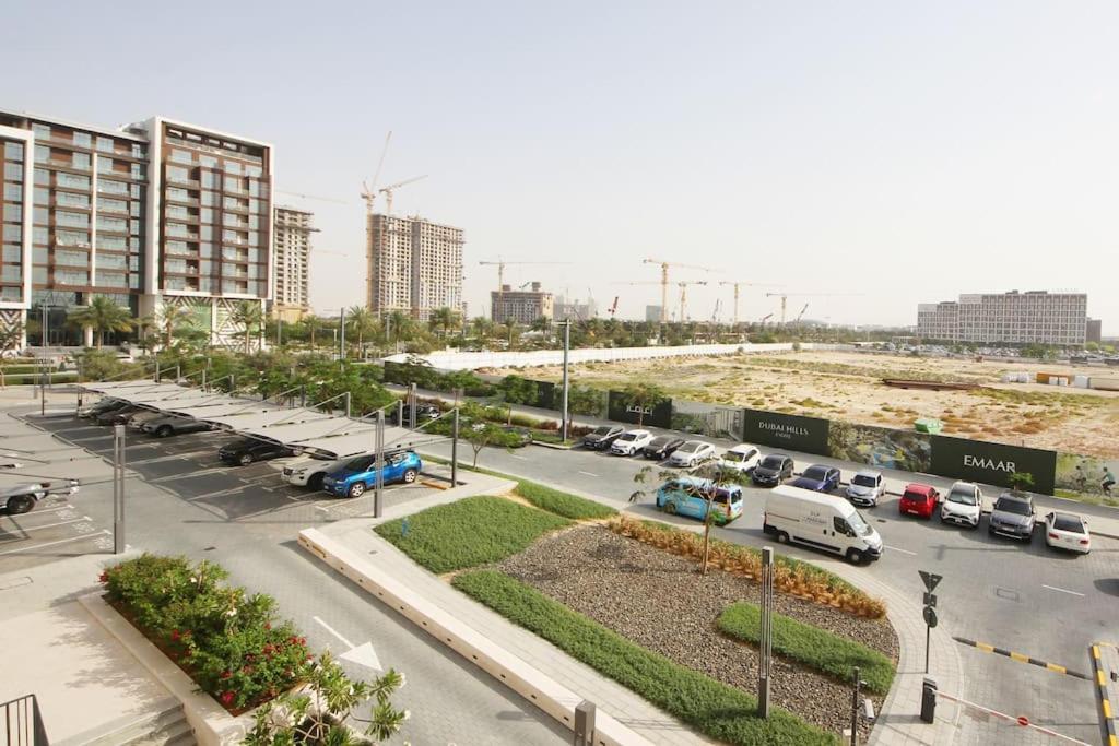 Hills Dreamin Spacious 1br With Balcony Dubaï